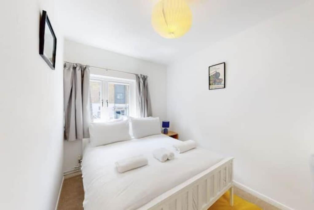 4 Bedroom Family On Piccadilly Line Casa vacanze Londra