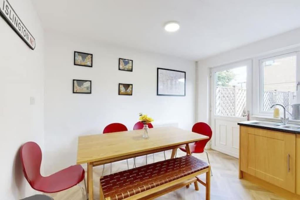 4 Bedroom Family On Piccadilly Line Londra