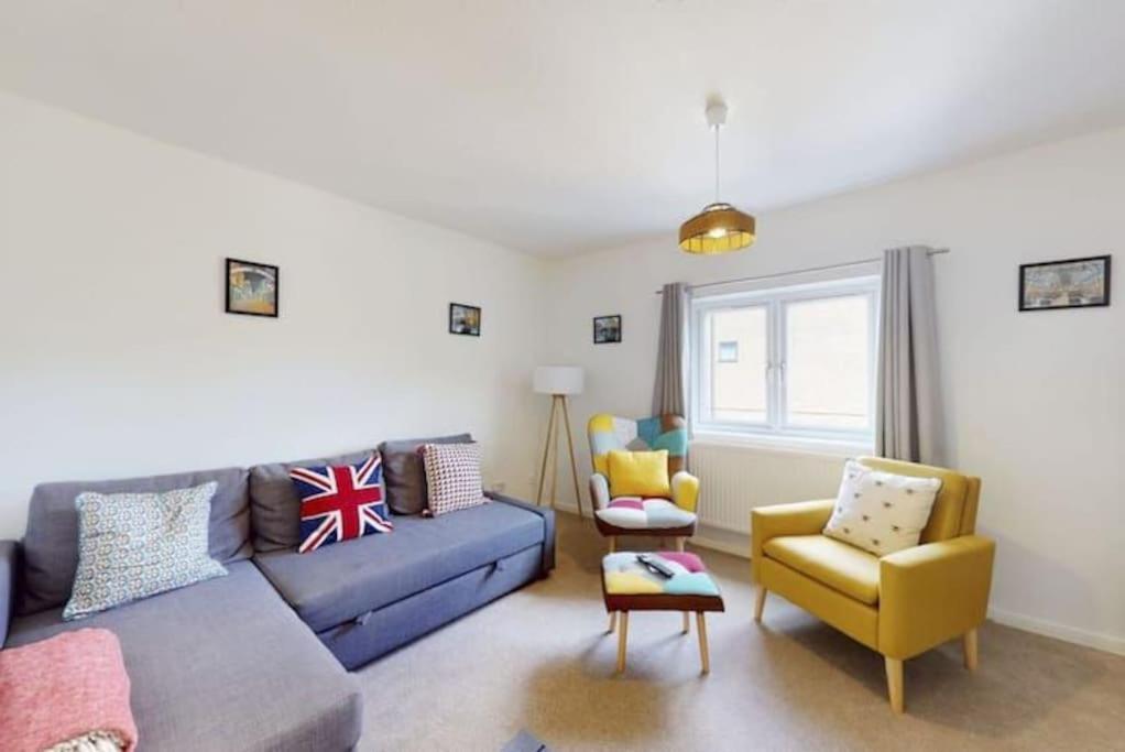 4 Bedroom Family On Piccadilly Line Casa vacanze