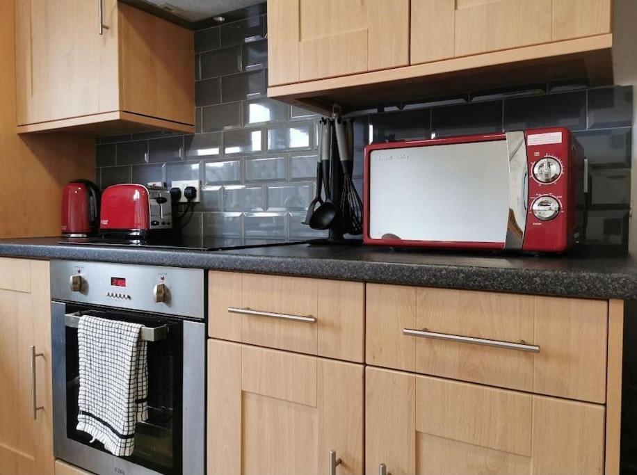 4 Bedroom Family On Piccadilly Line Casa vacanze *