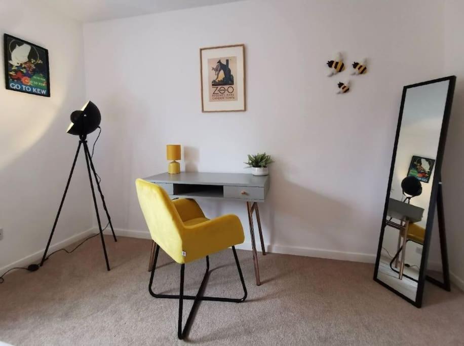 4 Bedroom Family On Piccadilly Line Casa vacanze