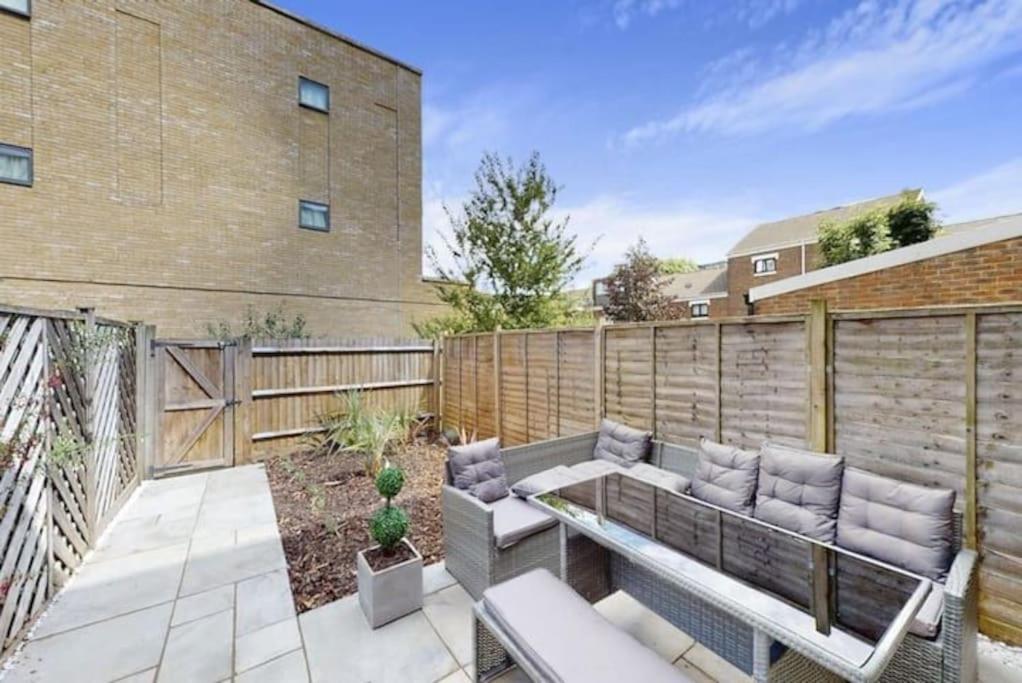 4 Bedroom Family On Piccadilly Line Londra